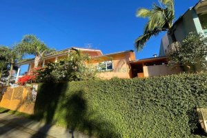 Casa com 384m², 7 dormitórios, 2 vagas, no bairro São Caetano em Caxias do Sul para Comprar