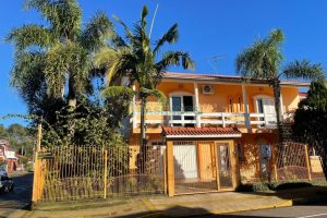 Casa com 384m², 7 dormitórios, 2 vagas, no bairro São Caetano em Caxias do Sul para Comprar