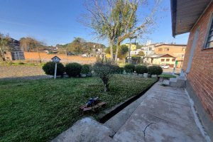 Casa com 70m², 3 dormitórios, 1 vaga, no bairro Ana Rech em Caxias do Sul para Alugar