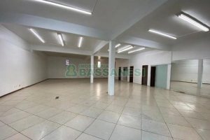Loja com 170m², 3 vagas, no bairro Lourdes em Caxias do Sul para Alugar