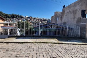 Casa com 213m², 3 dormitórios, 1 vaga, no bairro Planalto em Caxias do Sul para Comprar