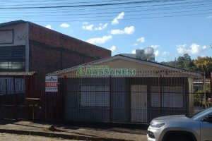 Casa com 170m², 2 dormitórios, 1 vaga, no bairro Marechal Floriano em Caxias do Sul para Comprar
