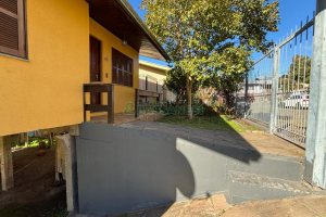 Casa com 63m², 3 dormitórios, 2 vagas, no bairro Charqueadas em Caxias do Sul para Comprar