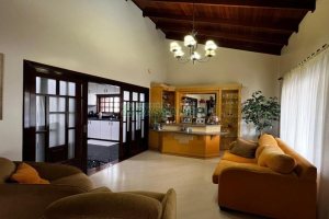 Casa com 243m², 3 dormitórios, 4 vagas, no bairro Bela Vista em Caxias do Sul para Alugar ou Comprar