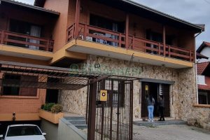 Casa com 342m², 3 dormitórios, 1 vaga, no bairro Cinqüentenário em Caxias do Sul para Comprar