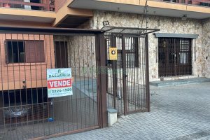 Casa com 342m², 3 dormitórios, 1 vaga, no bairro Cinqüentenário em Caxias do Sul para Comprar