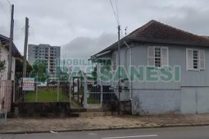 Casa com 435m², 2 dormitórios, 1 vaga, no bairro São José em Caxias do Sul para Comprar