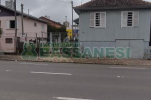 Casa com 435m², 2 dormitórios, 1 vaga, no bairro São José em Caxias do Sul para Comprar