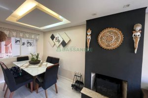 Sobrado com 150m², 3 dormitórios, 2 vagas, no bairro Vinhedos em Caxias do Sul para Comprar