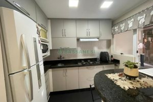 Sobrado com 150m², 3 dormitórios, 2 vagas, no bairro Vinhedos em Caxias do Sul para Comprar