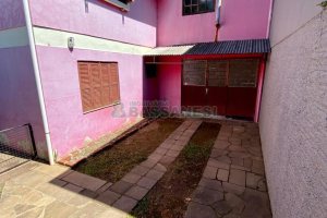 Casa com 136m², 6 dormitórios, 2 vagas, no bairro Santa Lúcia em Caxias do Sul para Comprar