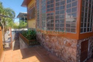 Casa com 240m², 3 dormitórios, 1 vaga, no bairro Rio Branco em Caxias do Sul para Comprar