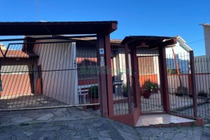 Casa com 103m², 4 dormitórios, 2 vagas, no bairro Kayser em Caxias do Sul para Comprar