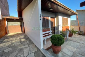 Casa com 103m², 4 dormitórios, 2 vagas, no bairro Kayser em Caxias do Sul para Comprar