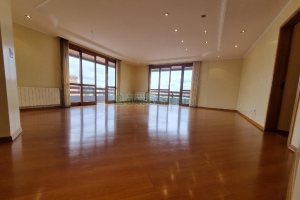 Apartamento com 307m², 4 dormitórios, 3 vagas, no bairro Cristo Redentor em Caxias do Sul para Alugar