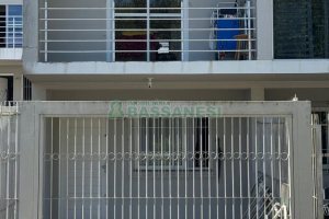 Sobrado com 70m², 2 dormitórios, 1 vaga, no bairro Vinhedos em Caxias do Sul para Comprar