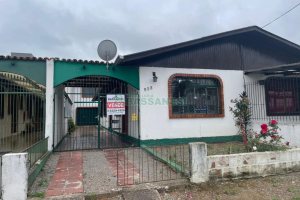 Casa com 176m², 2 dormitórios, 2 vagas, no bairro São José em Caxias do Sul para Comprar