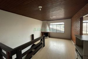 Casa com 176m², 2 dormitórios, 2 vagas, no bairro São José em Caxias do Sul para Comprar