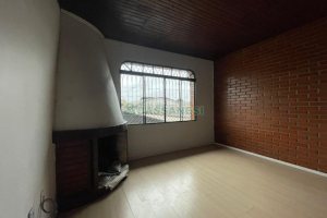 Casa com 176m², 2 dormitórios, 2 vagas, no bairro São José em Caxias do Sul para Comprar