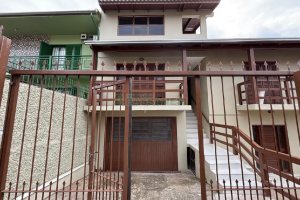 Casa com 82m², 2 dormitórios, 1 vaga, no bairro Pioneiro em Caxias do Sul para Alugar