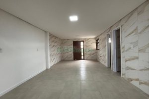 Casa com 82m², 2 dormitórios, 1 vaga, no bairro Pioneiro em Caxias do Sul para Alugar