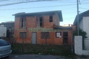 Casa com 230m², 3 dormitórios, 1 vaga, no bairro Pioneiro em Caxias do Sul para Comprar
