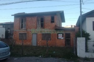 Casa com 230m², 3 dormitórios, 1 vaga, no bairro Pioneiro em Caxias do Sul para Comprar