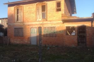 Casa com 230m², 3 dormitórios, 1 vaga, no bairro Pioneiro em Caxias do Sul para Comprar