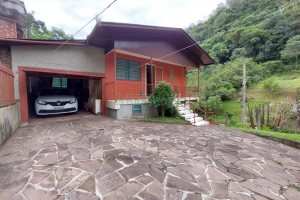 Casa com 290m², 4 dormitórios, 1 vaga, no bairro Galópolis em Caxias do Sul para Comprar