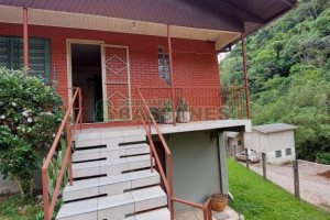 Casa com 290m², 4 dormitórios, 1 vaga, no bairro Galópolis em Caxias do Sul para Comprar
