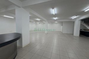 Loja com 487m², no bairro Villagio Iguatemi em Caxias do Sul para Alugar ou Comprar