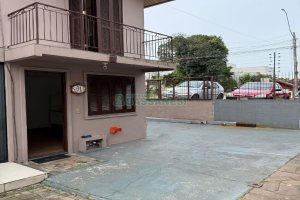 Sobrado com 120m², 3 dormitórios, 2 vagas, no bairro Desvio Rizzo em Caxias do Sul para Alugar