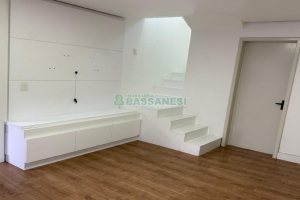 Sobrado com 120m², 3 dormitórios, 2 vagas, no bairro Desvio Rizzo em Caxias do Sul para Alugar