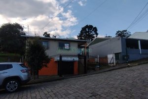 Casa com 100m², 2 dormitórios, 1 vaga, no bairro Nossa Senhora da Conceição em Caxias do Sul para Comprar
