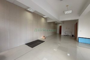 Sala com 279m², 2 vagas, no bairro Centro em Caxias do Sul para Alugar