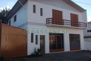 Casa com 242m², 3 dormitórios, 2 vagas, no bairro Forqueta em Caxias do Sul para Comprar
