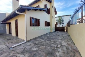 Casa com 179m², 3 dormitórios, 2 vagas, no bairro Santa Catarina em Caxias do Sul para Comprar