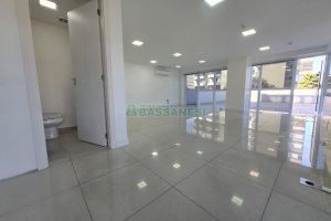 Sala com 65m², 2 vagas, no bairro Centro em Caxias do Sul para Alugar