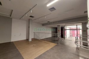 Loja com 350m², no bairro Lourdes em Caxias do Sul para Alugar
