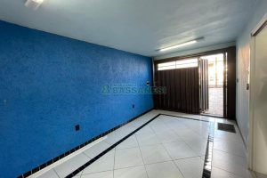 Casa com 200m², 2 dormitórios, 1 vaga, no bairro Santa Corona em Caxias do Sul para Comprar