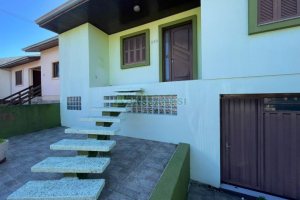 Casa com 200m², 2 dormitórios, 1 vaga, no bairro Santa Corona em Caxias do Sul para Comprar