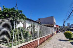 Casa com 100m², 3 dormitórios, 1 vaga, no bairro Centro em Caxias do Sul para Comprar
