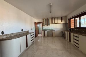 Apartamento com 240m², 3 dormitórios, 2 vagas, no bairro São José em Caxias do Sul para Alugar