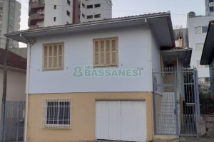 Casa com 340m², 3 dormitórios, 1 vaga, no bairro Centro em Caxias do Sul para Comprar