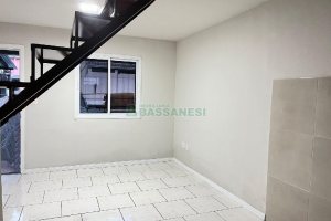 Sobrado com 70m², 2 dormitórios, 1 vaga, no bairro São Giácomo em Caxias do Sul para Alugar