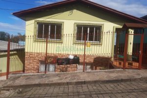 Casa com 250m², 7 dormitórios, 2 vagas, no bairro Serrano em Caxias do Sul para Comprar