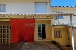 Casa com 82m², 2 dormitórios, 1 vaga, no bairro Desvio Rizzo em Caxias do Sul para Alugar