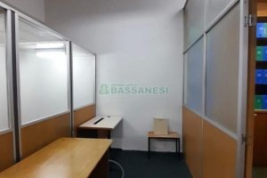 Loja com 220m², 2 vagas, no bairro Pio X em Caxias do Sul para Alugar