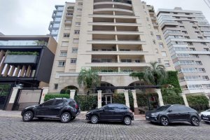 Apartamento com 201m², 3 dormitórios, 4 vagas, no bairro Medianeira em Caxias do Sul para Comprar