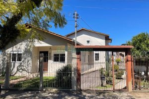 Casa com 450m², 4 dormitórios, 2 vagas, no bairro Rio Branco em Caxias do Sul para Comprar